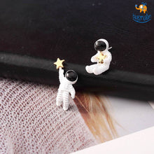 Load image into Gallery viewer, Astronaut Star Ear Studs